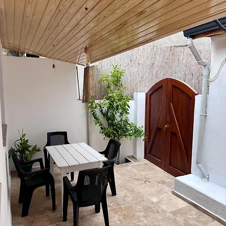 Holurla House Apartment *