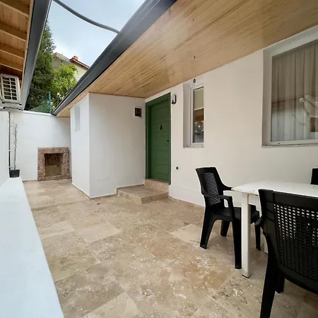 Holurla House Apartman