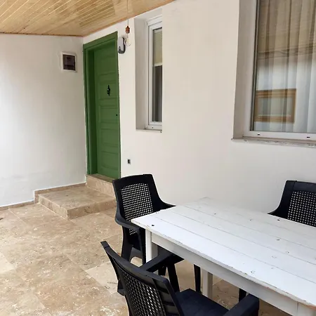 Holurla House *